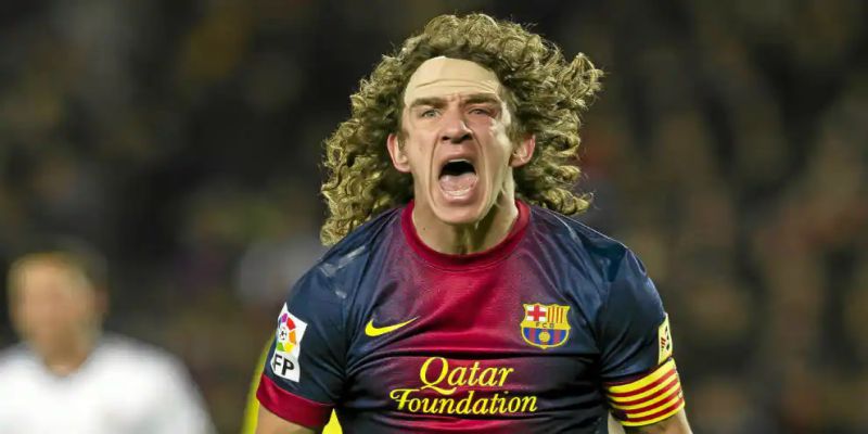 Carles Puyol luôn là điểm tựa của các đồng đội