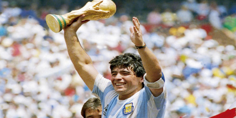 Diego Maradona huyền thoại bóng đá vĩ đại người Argentina